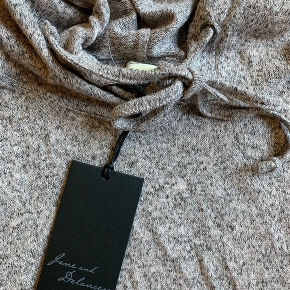 Jane and Delancey super soft hooded top. Small - Picture 3 of 13